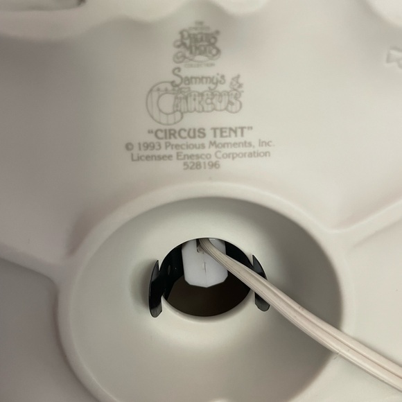 New in Box! Vintage 1993 PRECIOUS MOMENTS SAMMY'S
CIRCUS TENT Nightlight Set - Picture 11 of 11